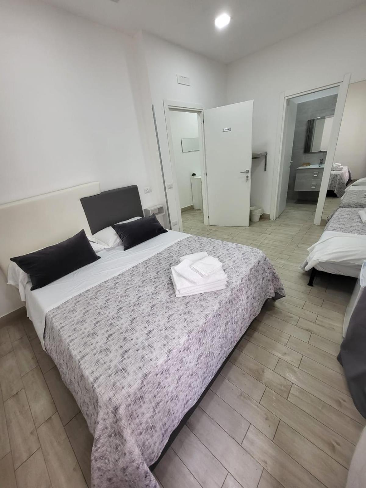 נאפולי New Era Rooms חדר תמונה